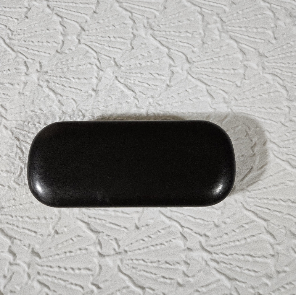 Banana Republic Black and Gold Eyeglass Case - Picture 4 of 5